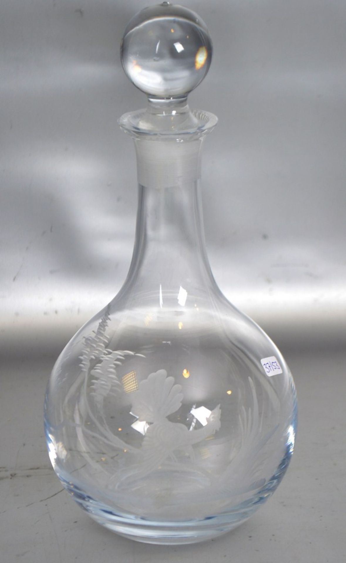 Karaffefarbl. Glas, mit Auerhahn geschliffen verziert, H 28 cm