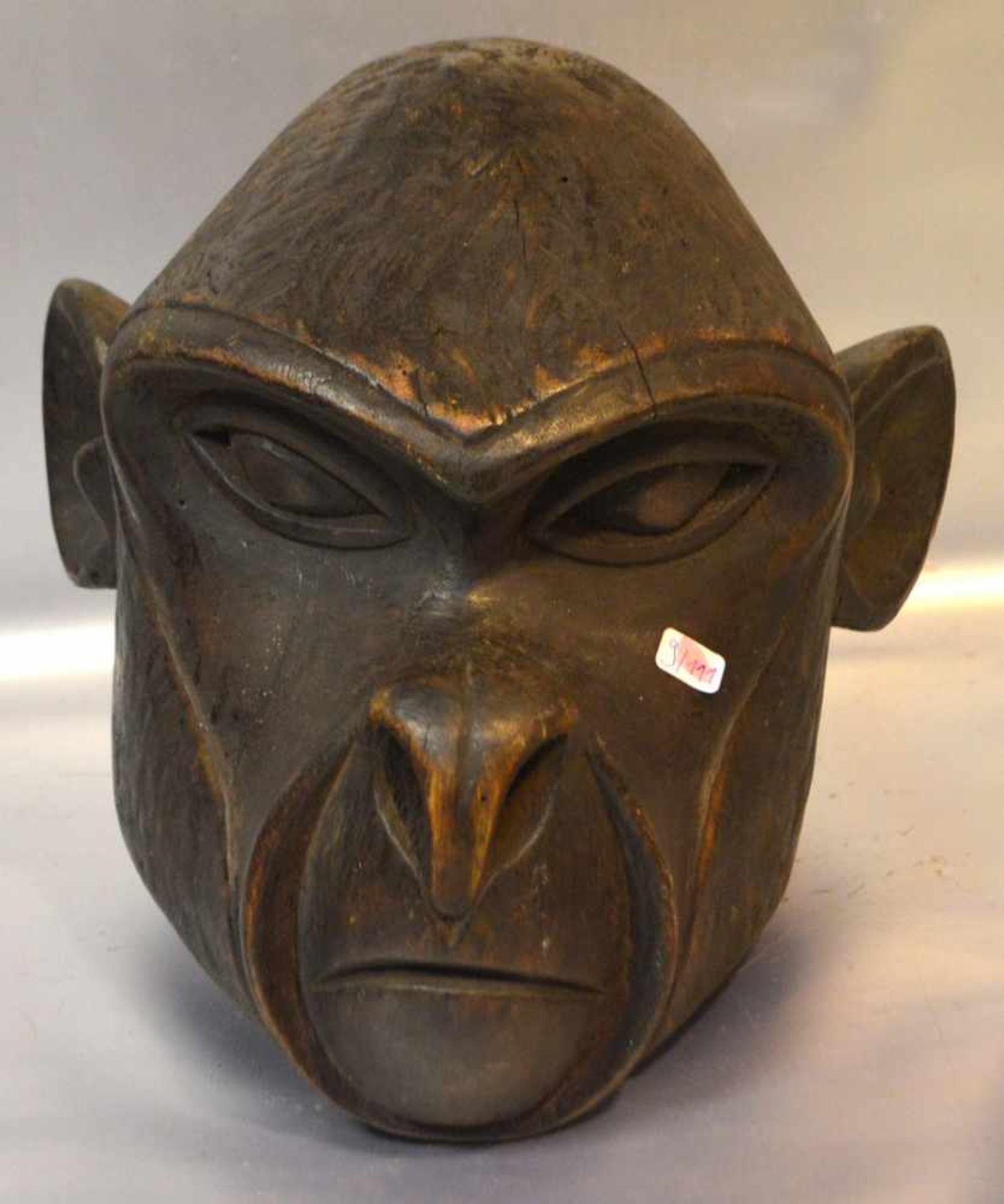 Kopf eines GorillasHartholz, geschnitzt, H 22 cm, L 24 cm