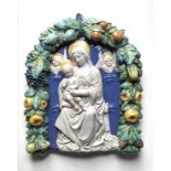 DELLA ROBBIA-Madonna mit Kind (19./20.Jh.)im Relief dargestellte Figur, weiß glasiert vor blauem