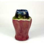 Vase (Mutz, Altona, 20.Jh.)Keramik; Wandung mehrfach eingedellt; an der Schulter nach innen gezogen;