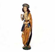 Hl. Sebastian (Süddeutsch, um 1520)vollrund geschnitzte Figur mit langem Gewand; 2 angedeutete