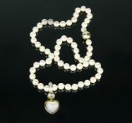 PerlenhalsketteZuchtperlen, D: Perlen 7 mm; Verschluss in 18ct als Kugel mit eingelassenen,