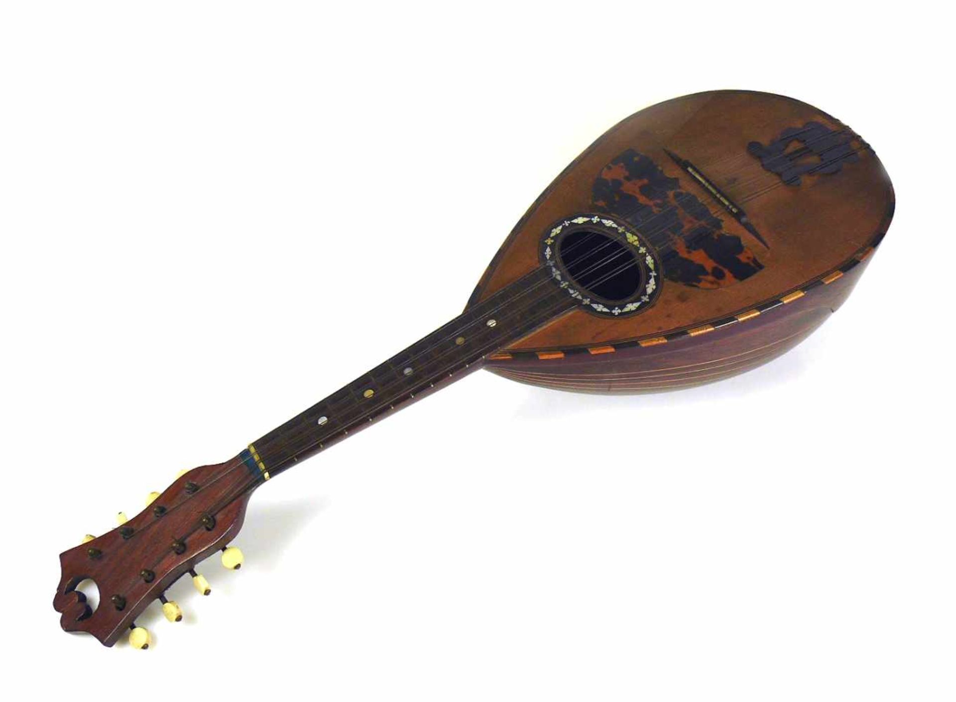 Mandoline (Anfg. 20.Jh.)Holzkorpus mit verschiedenen Harthölzern; Platte mit Horn- bzw.