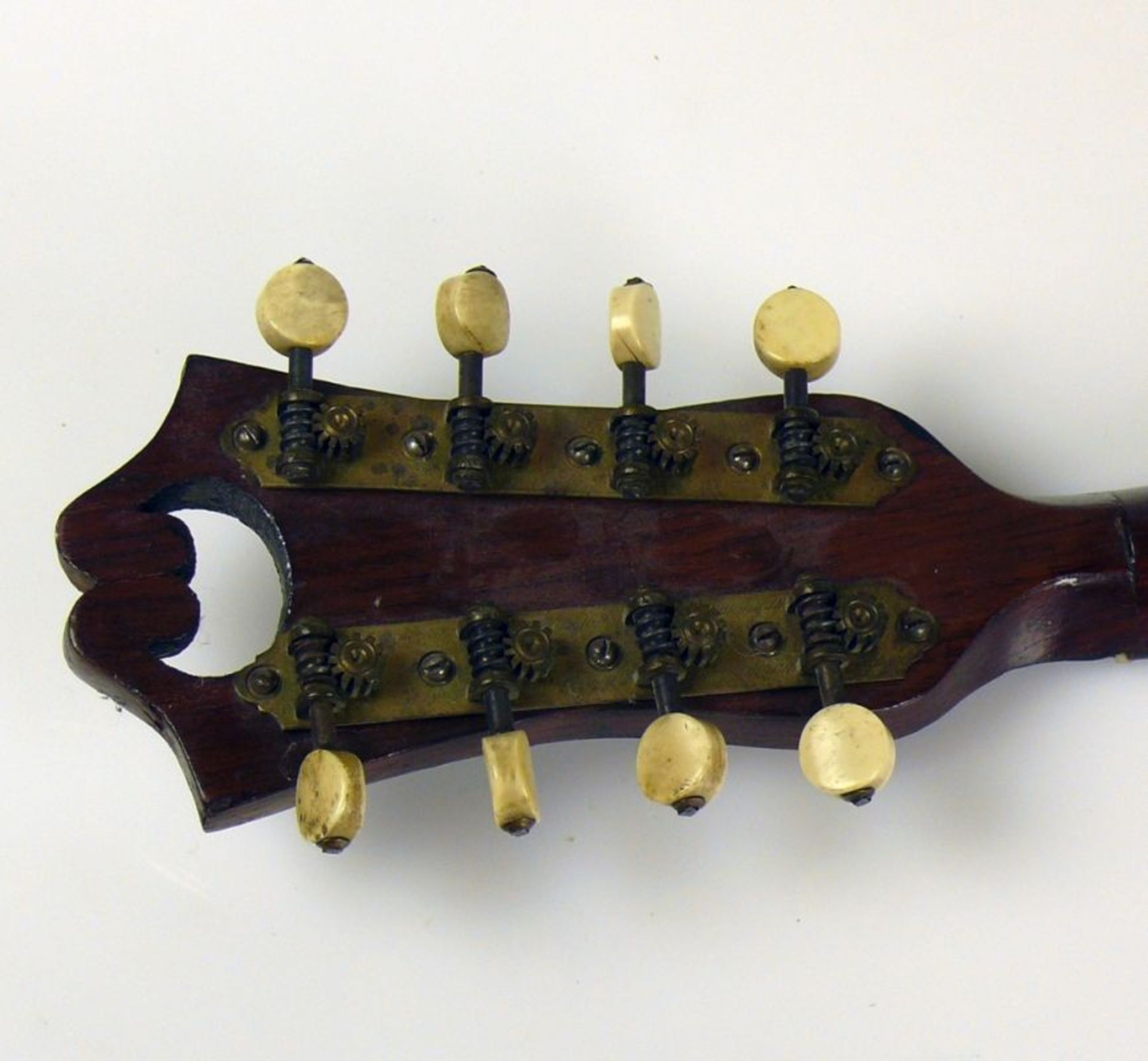 Mandoline (Anfg. 20.Jh.)Holzkorpus mit verschiedenen Harthölzern; Platte mit Horn- bzw. - Bild 5 aus 5