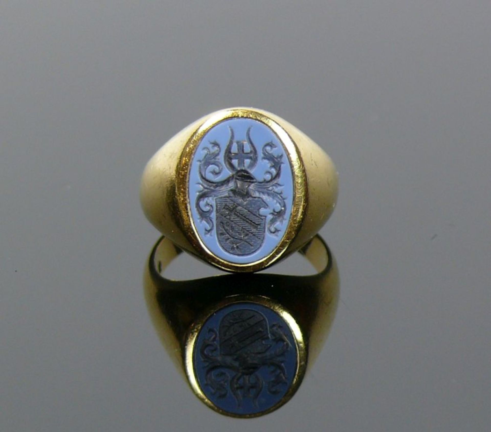 Damenring18ct GG; Siegel mit Wappen und Monogramm ES; 13g; Ringgr. 57