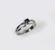 Damenring14ct WG; besetzt mit kleinem Saphir; Ringgr. 49; 2g