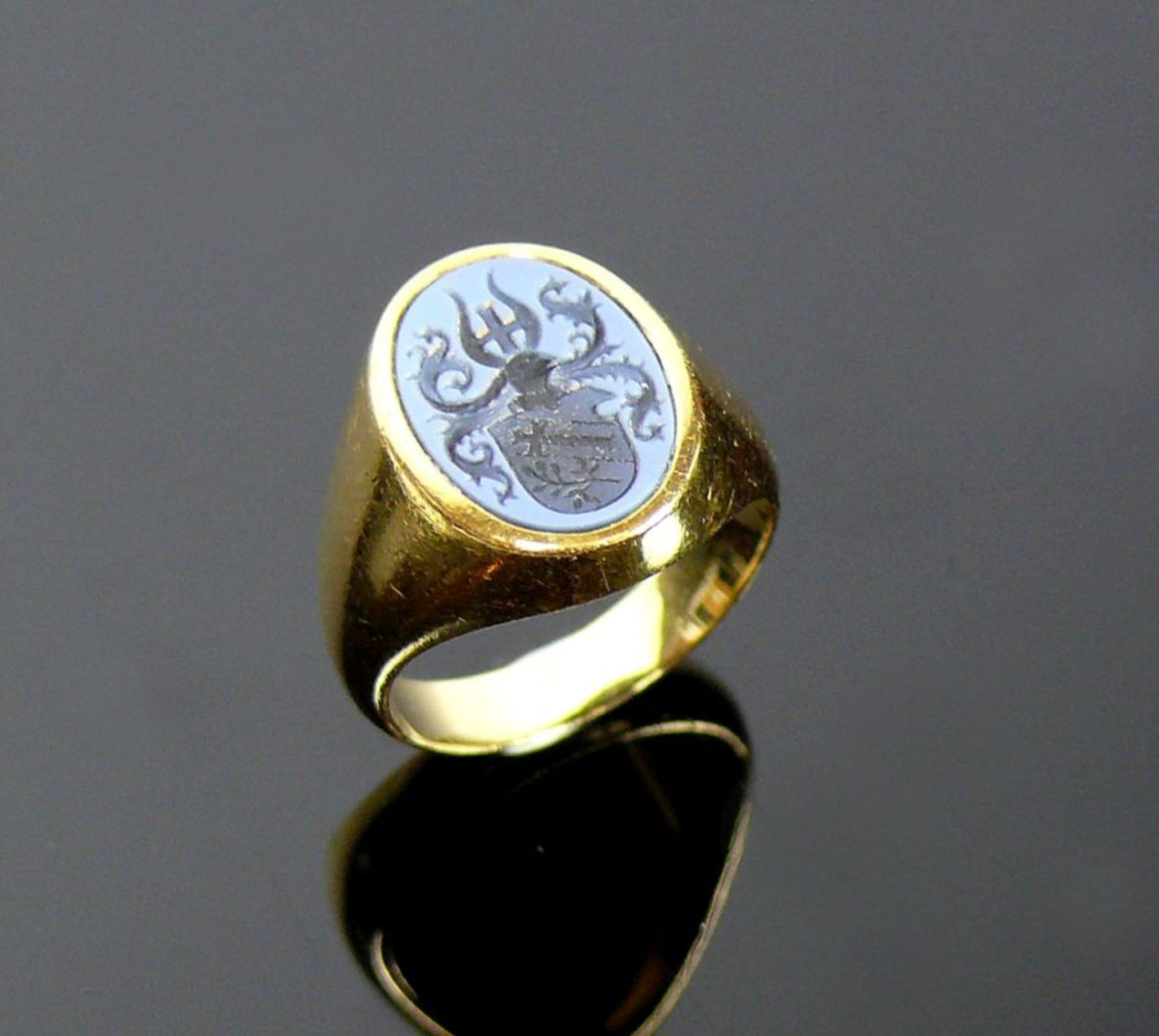 Damenring18ct GG; Siegel mit Wappen und Monogramm ES; 13g; Ringgr. 57 - Bild 2 aus 3