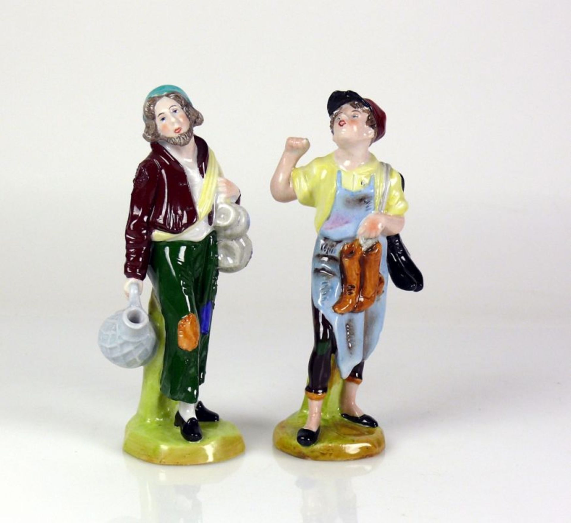 Paar Porzellanfiguren (Scheibe, Thüringen, Anfg. 20.Jh.)"Schuhverkäufer" und "Keramikkrugverkäufer";
