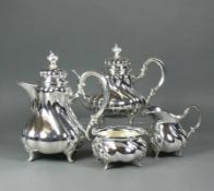 Kaffee-/Tee-KernKaffeekanne, Teekanne, Milchkännchen und Zuckerschale; barocke Form; auf jeweils 4
