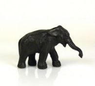 Elefant (20.Jh.)Bronze; stehend; H: 9,5 cm; L: 14 cm