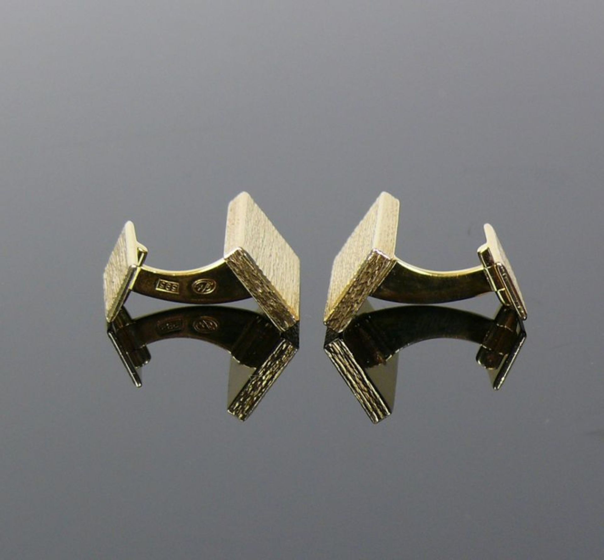 Paar Manschettenknöpfe14ct GG; rechteckige, schlichte Form; 25,5g; Goldschmiedearbeit - Bild 3 aus 4