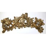 Barockes Wand-Zierelement (1.H.18.Jh.)floraler Dekor; Holz, geschnitzt und vergoldet; ca. 18 x 102 x