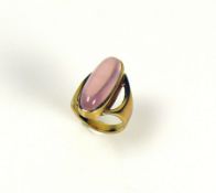 Damenring18ct GG; besetzt mit Rosenquarz; Ringgr. 50; 9,3g