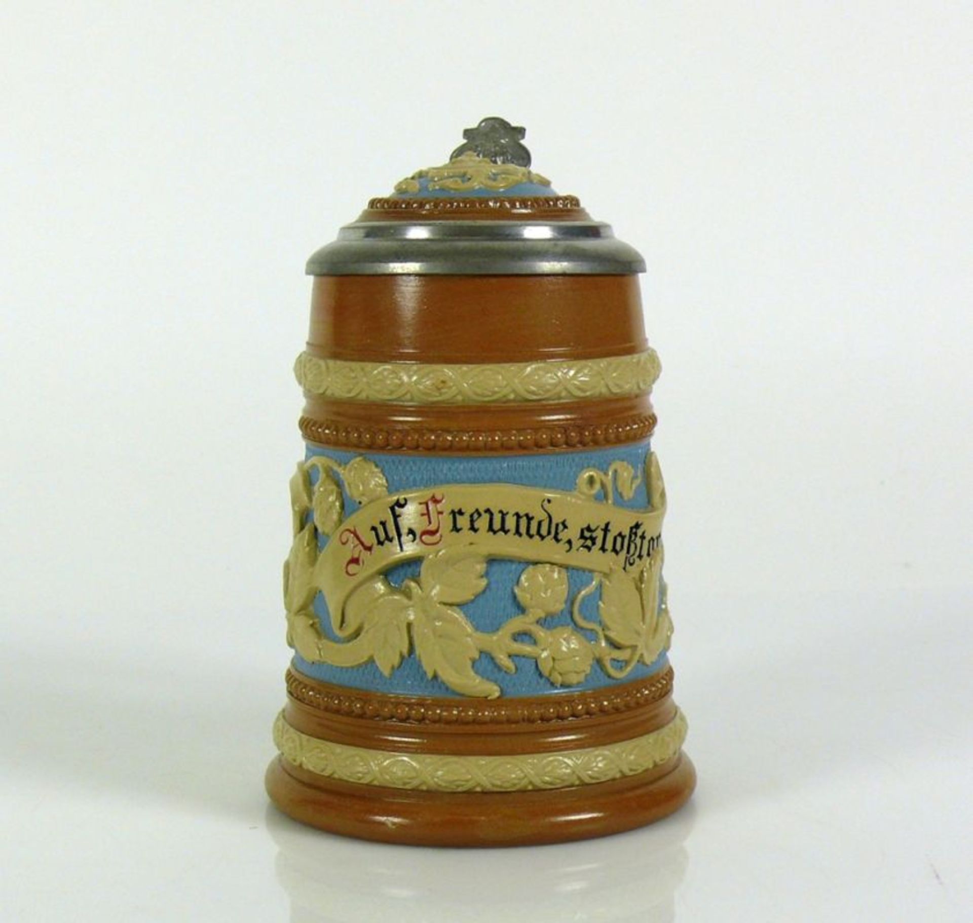 Mettlach-Henkelkrug (19./20.Jh.)hellbraun und hellblau; Wandung mit reliefiertem Blattdekor; - Bild 6 aus 6