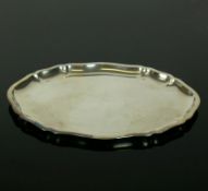 TablettDeutsch, Silber 835; ovale Form mit gewelltem, leicht schräg gestelltem Rand; 31,5 x 23 cm;