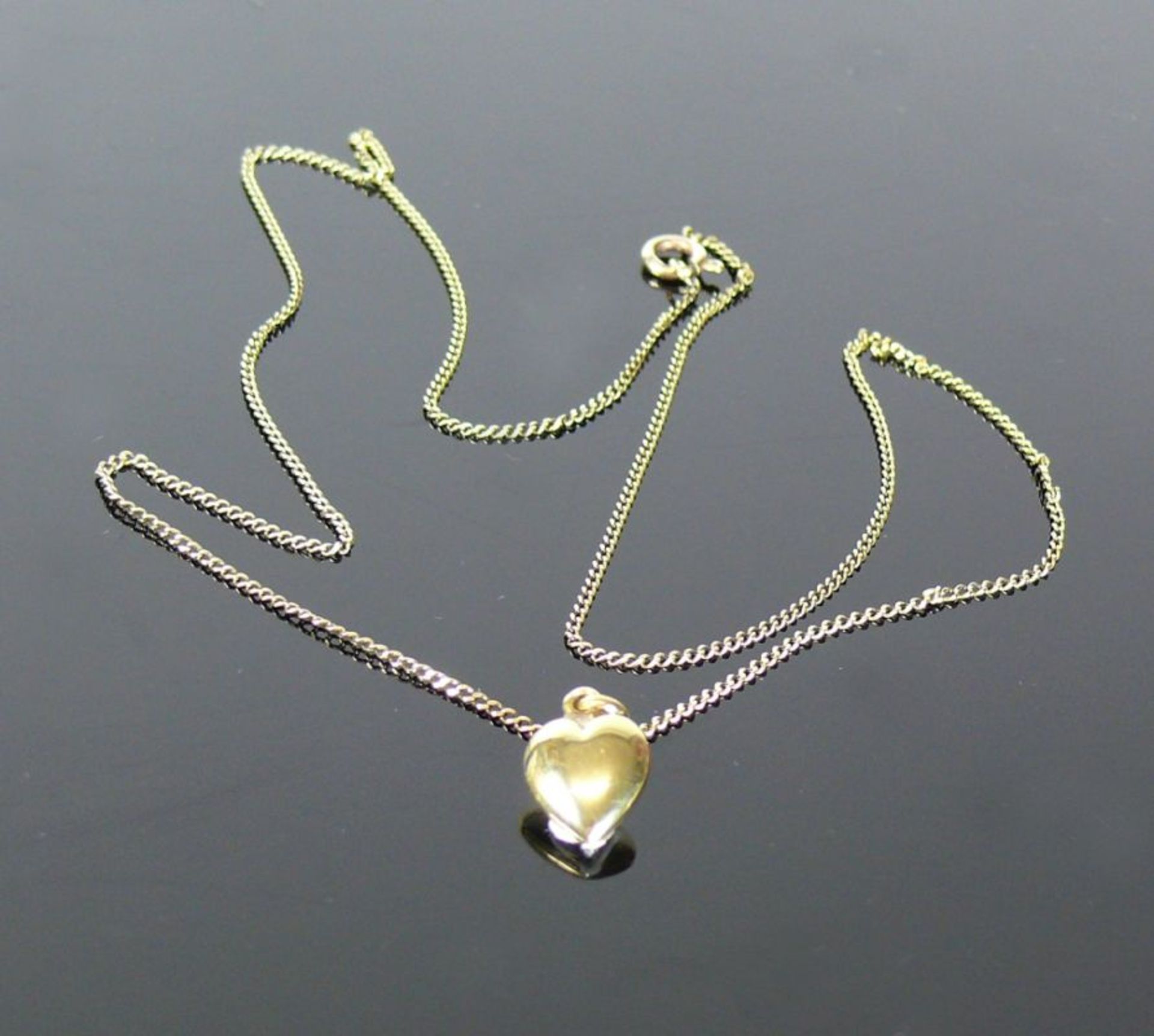 Halskette mit HerzanhängerKette und Anhänger in 14ct GG; zus. 3,5g; L: ca. 52 cm - Bild 2 aus 2