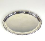 TablettDeutsch, Silber 830; ovale Form mit mehrfach profiliertem, gewelltem Rand; 37 x 27,5 cm;