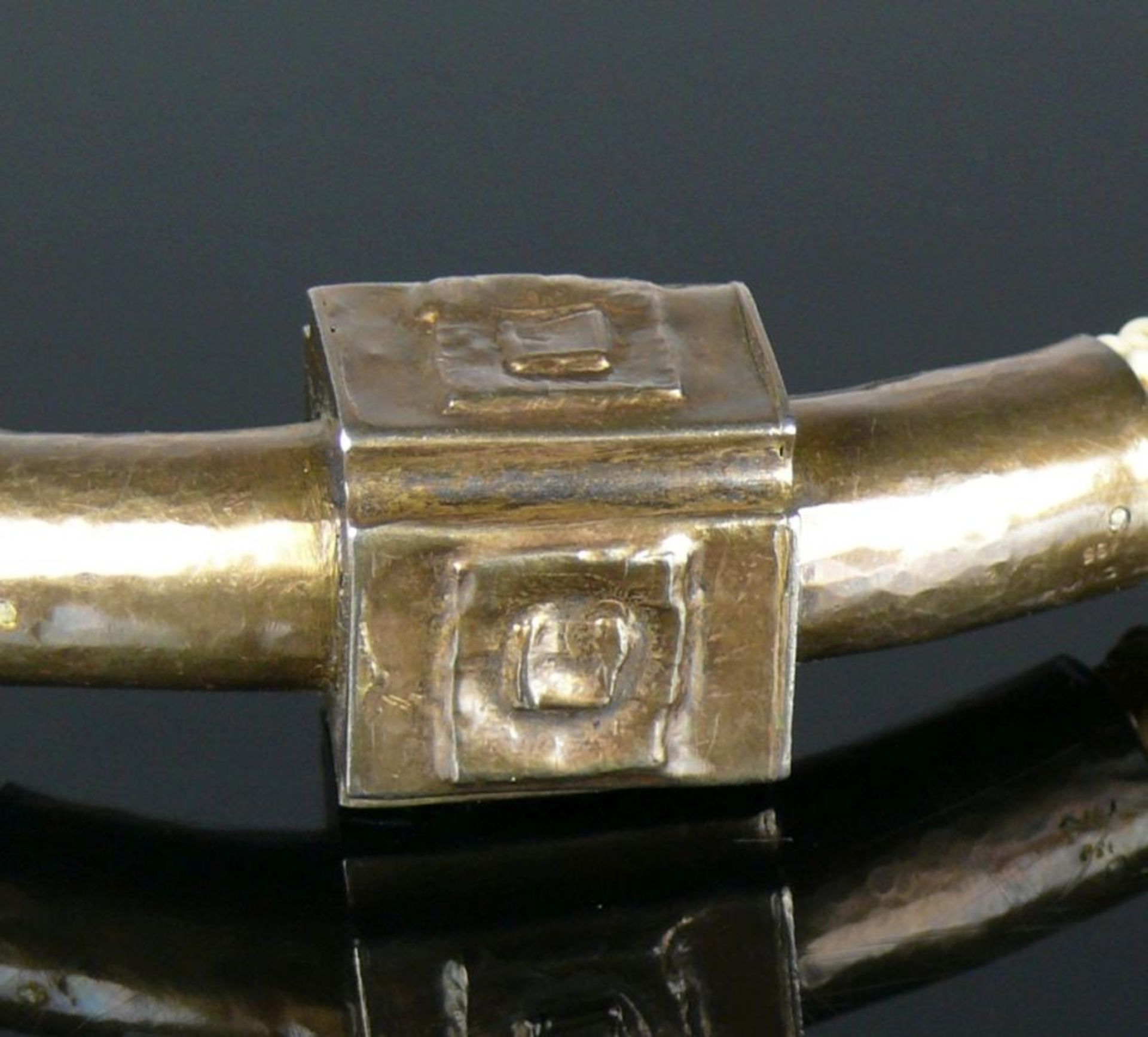 BAZAK-HalsketteKette als dickes, geflochtenes Glasperlenband; zentraler Abschluss in Silbermontur; - Bild 2 aus 4