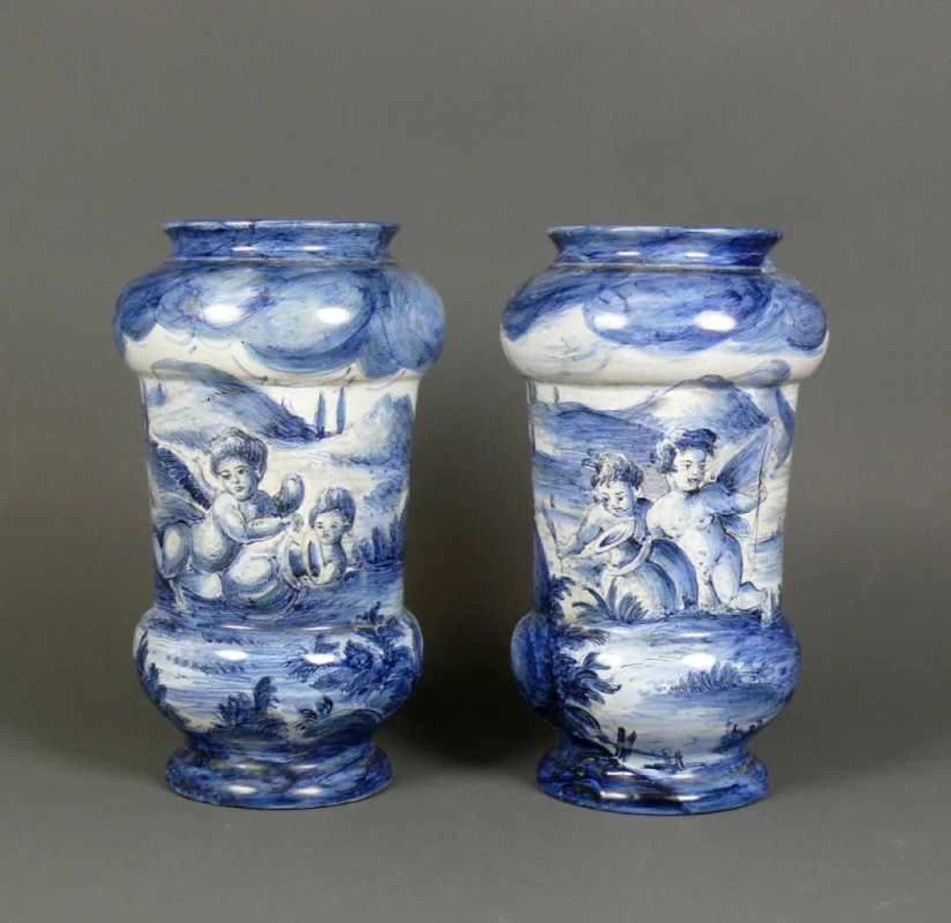 Paar Vasen (wohl Italien, um 1900)zyl. Korpus mit 2-fachem Wulst und eingezogenem Hals; auf