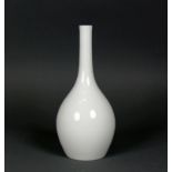 Vase (KPM Berlin, 2.H.20.Jh.)Weißporzellan; gebauchter Korpus; H: 21 cm