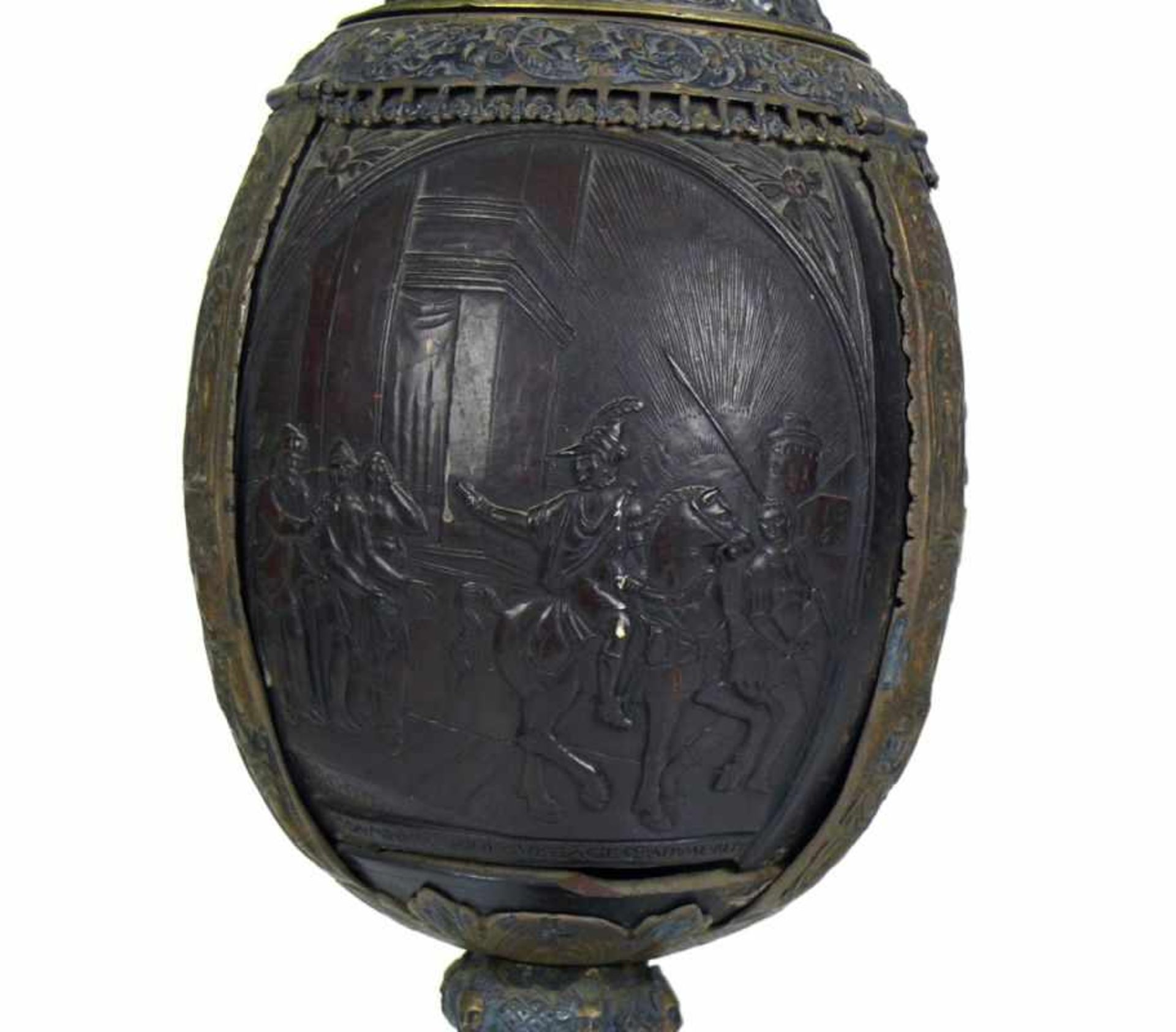Kokosnuss-Pokal (2.H.19.Jh.)Stand und Schaft als Puttenträger in Silber; Korpus mit reliefierten, - Bild 5 aus 7