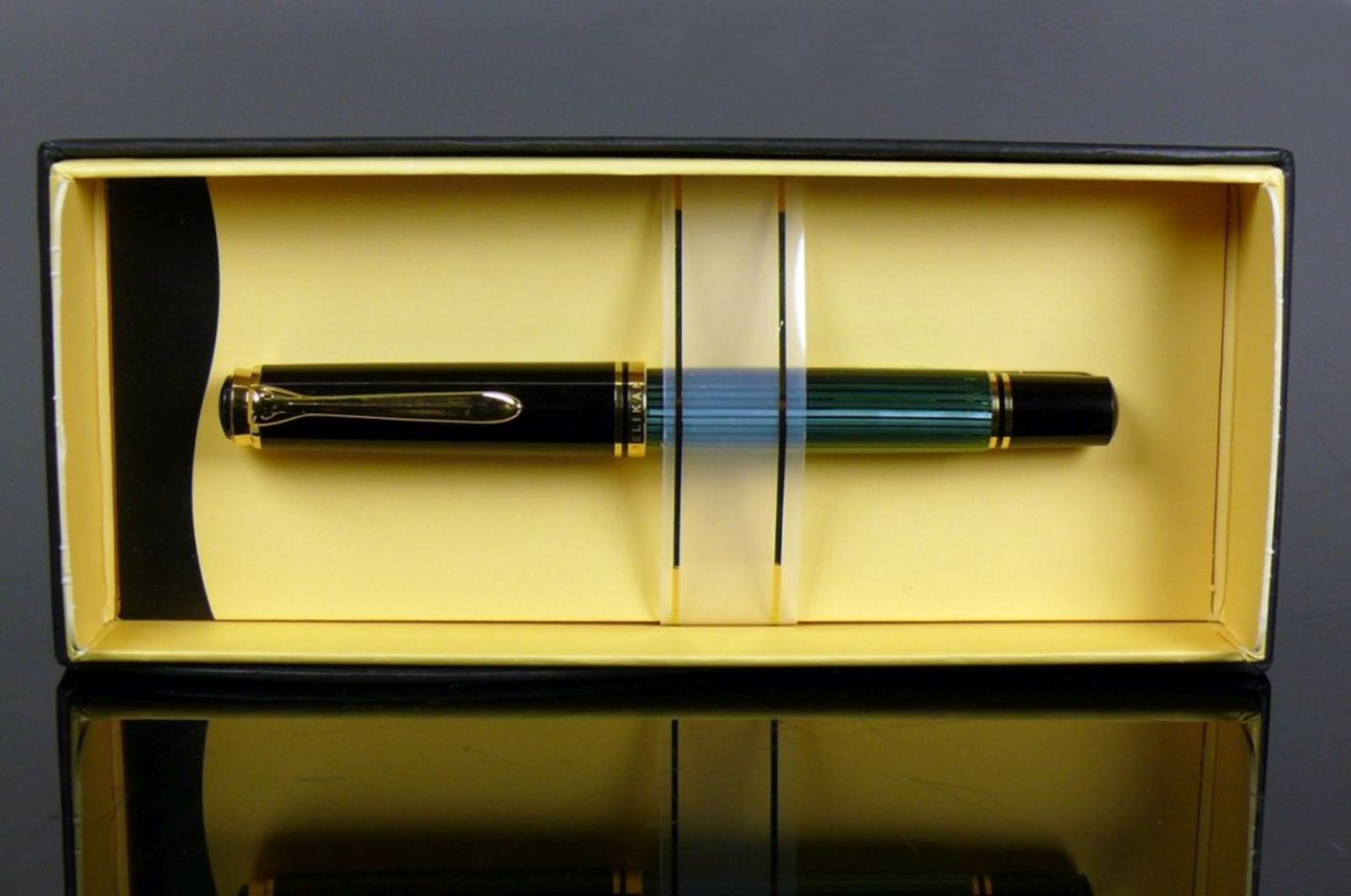 PELIKAN 800-Kolbenfüllerin Originaletui; neuwertiger Zustand