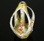 Jugendstil-Vase (Anfg. 20.Jh.)Keramikkorpus mit grauer Lasur; langgestreckter Hals u. 4 gebogene zum