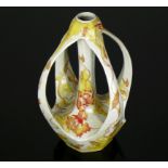 Jugendstil-Vase (Anfg. 20.Jh.)Keramikkorpus mit grauer Lasur; langgestreckter Hals u. 4 gebogene zum