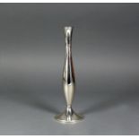 RosenvaseDeutsch, Wilkens Silber 835; schlichte Ausführung; Boden gefüllt; 238g; H: 24,5 cm; (35)