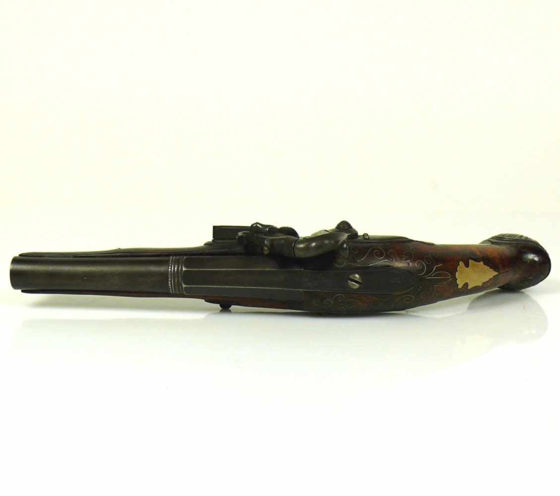 Kleine Pistole (Italien, Ende 18.Jh.)vollgeschäftetes Wurzelholz; Lauf von oktogonal in rund - Image 13 of 16