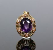 Anhänger14ct GG; besetzt mit Amethyst umrahmt von 6 sehr kleinen Diamanten; 9g