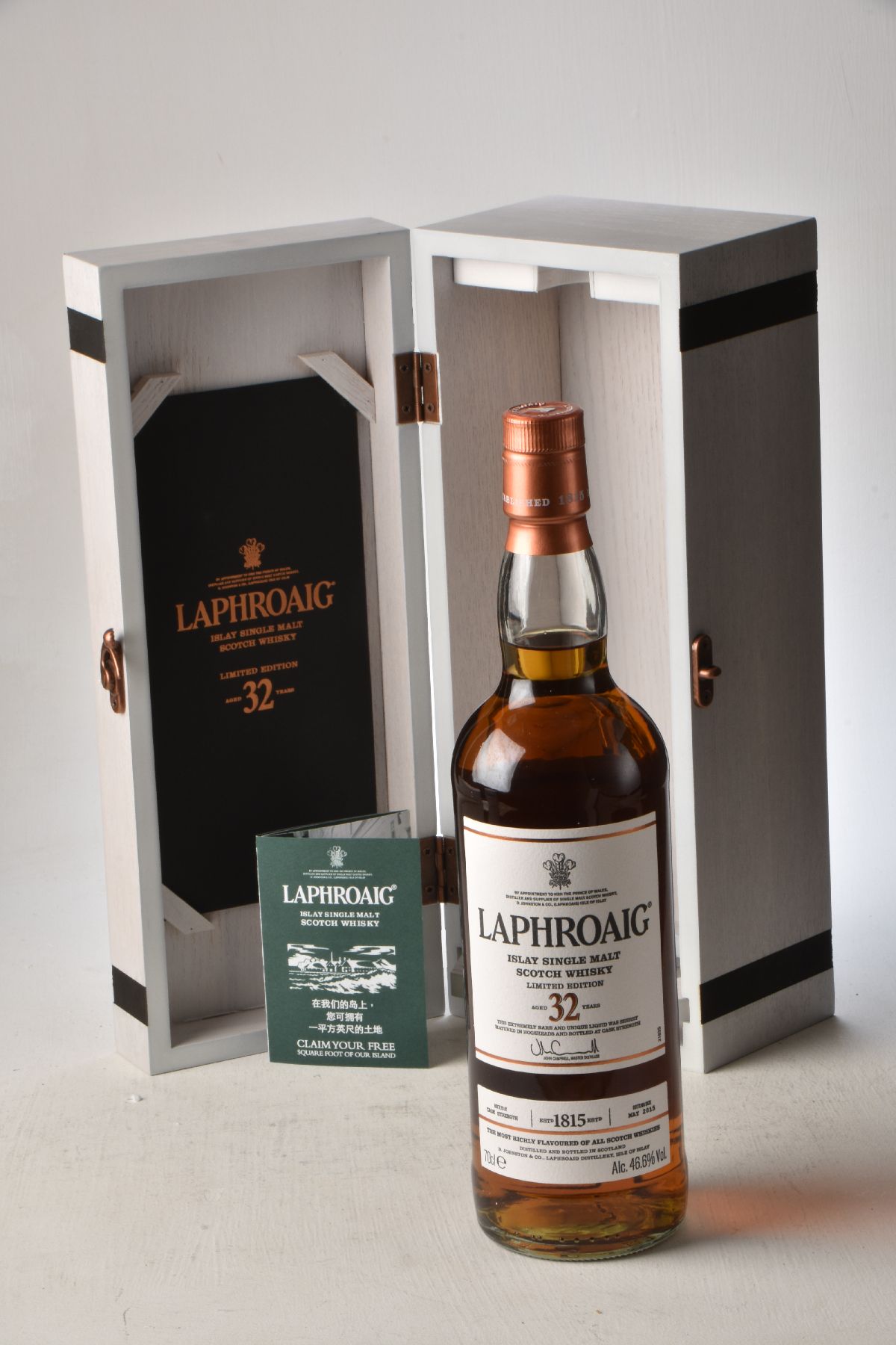 Laphroaig 1983 32 yr Old 70cl 46.6% vol 70CL 1 bt Individual presentation case IN BOND - Image 3 of 3