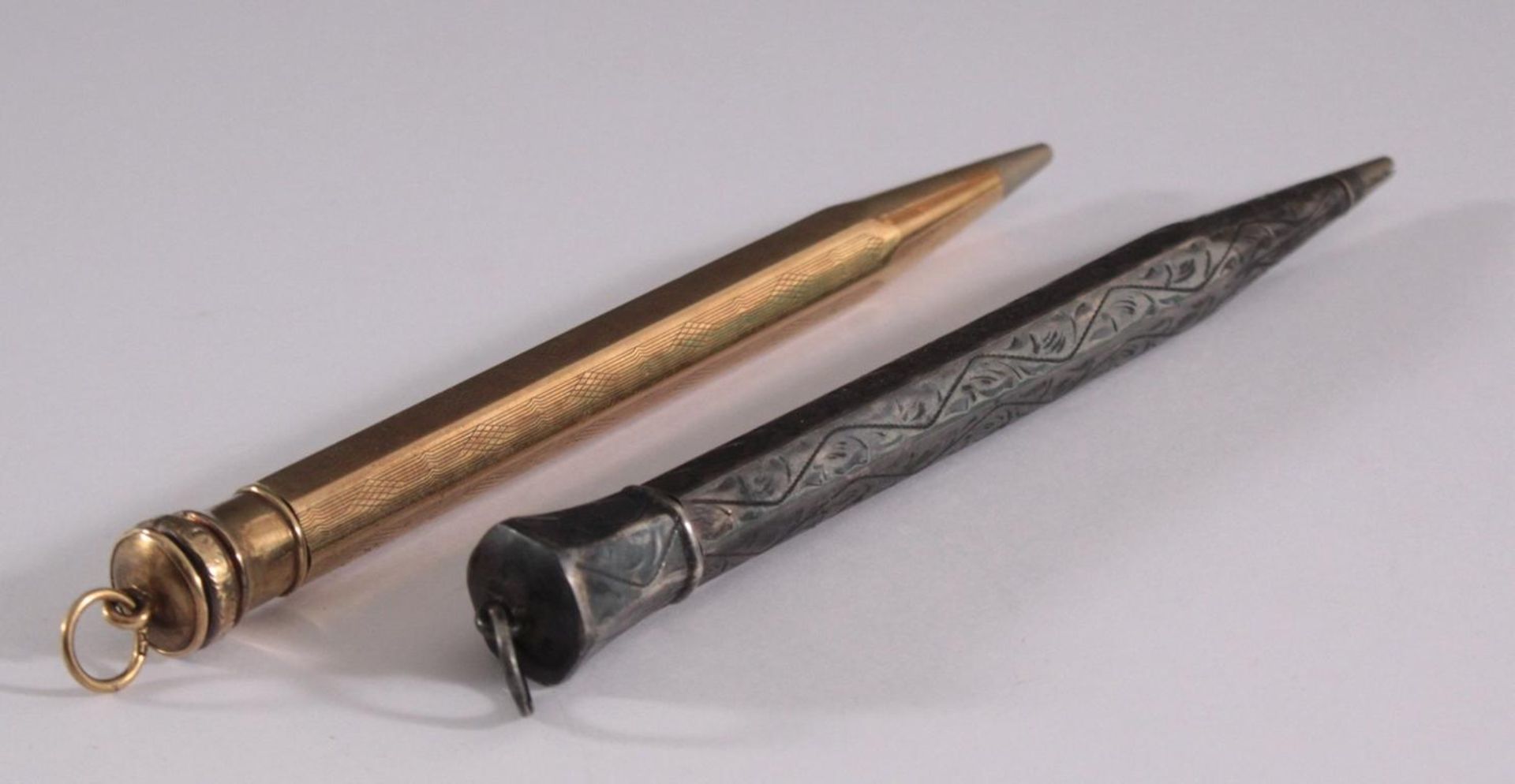 Paar Antike Schreibgeräte aus Silber und Gold um 19002 Minenstifte in geflochtenem Echthaaretui, - Bild 3 aus 4