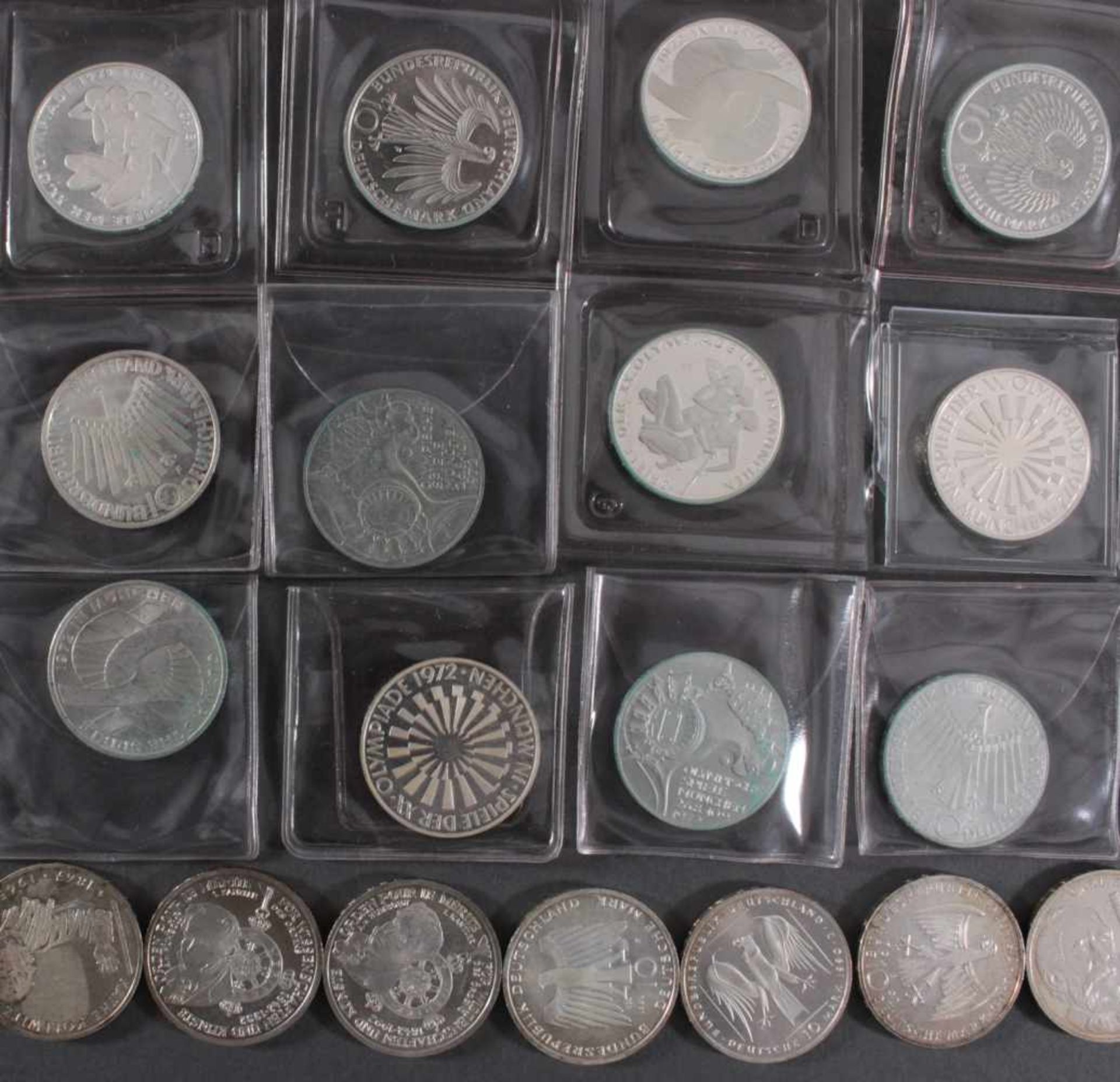 Kleine Sammlung 10-DM MünzenInsgesamt 33 Silbermünzen, teils doppelte Motive. - Image 2 of 3