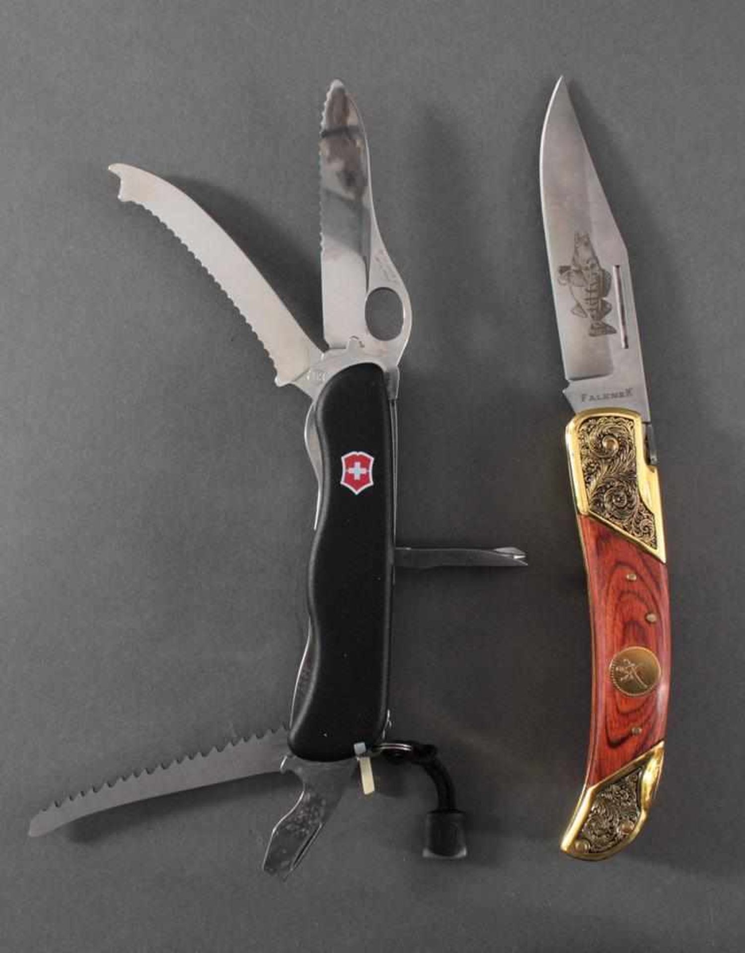 2 Messer, beide neuwertig und in der Originalverpackung1x Victorinox Schweizer Soldatenmesser.1x - Bild 2 aus 4