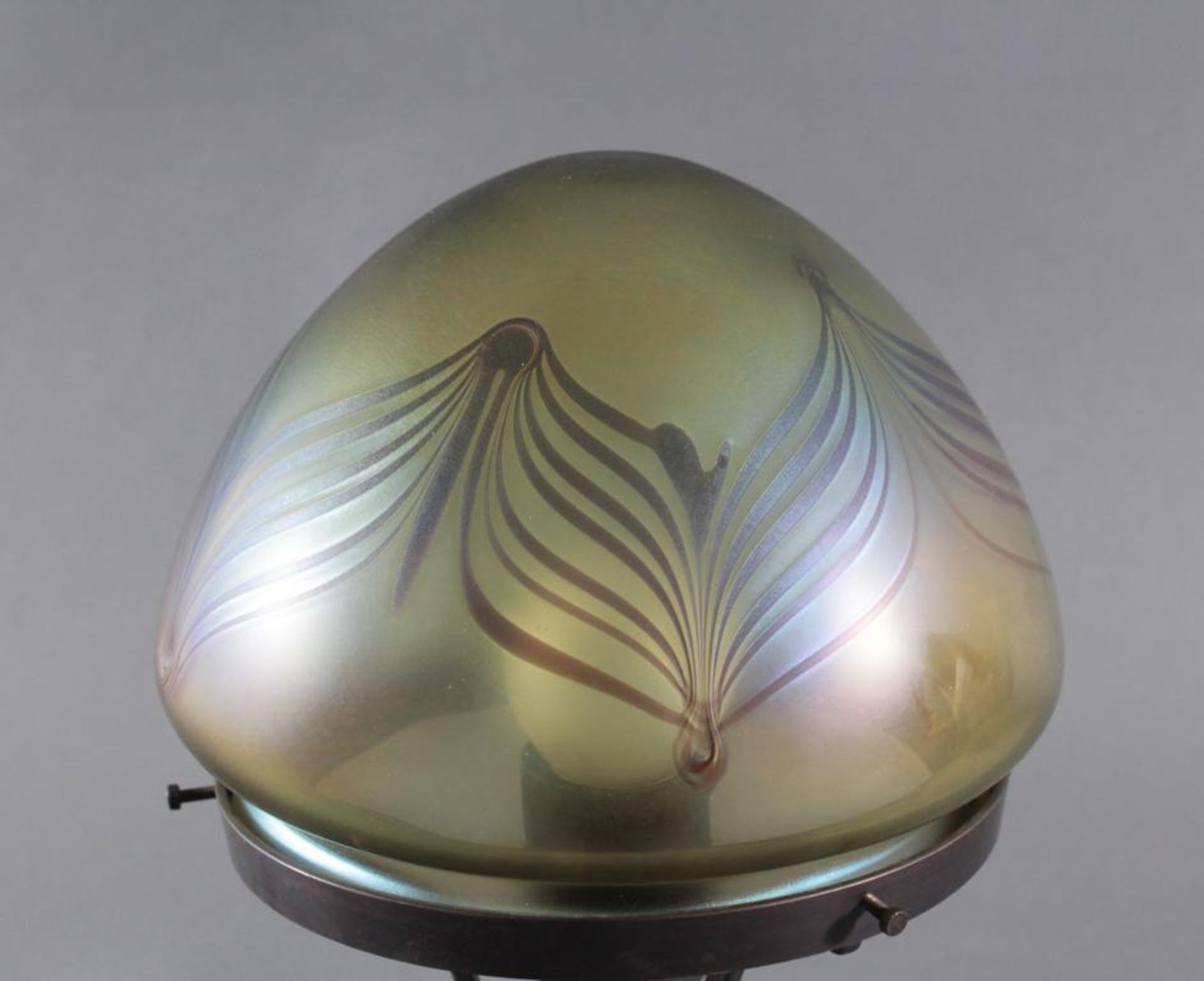 Jugendstil Lampe, PilzkopflampeRelivierter, dickwandiger Messingschafft bronziert, Glasschirm in - Image 2 of 2