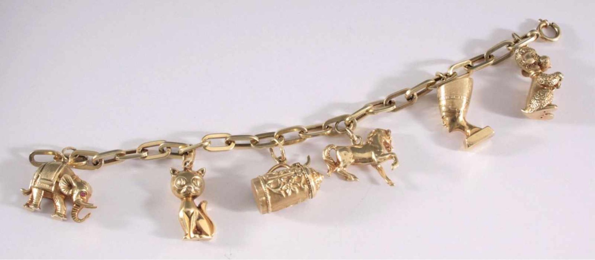 Bettelarmband aus 14 Karat GelbgoldKettenglieder-Armband mit 6 Anhänger u.a. Pudel, Elefant, - Bild 2 aus 2
