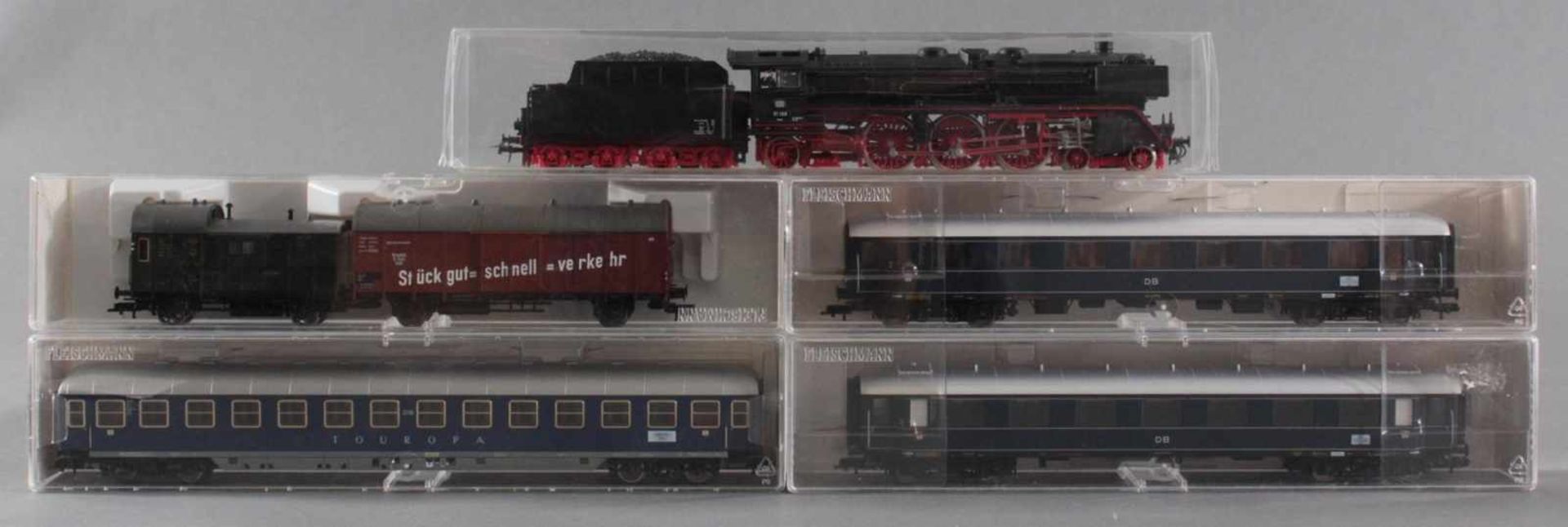 Roco HO Dampflok 01 168 mit 4 Fleischmann Personen und GüterwaggonsModellnummer der Waggons  5602,