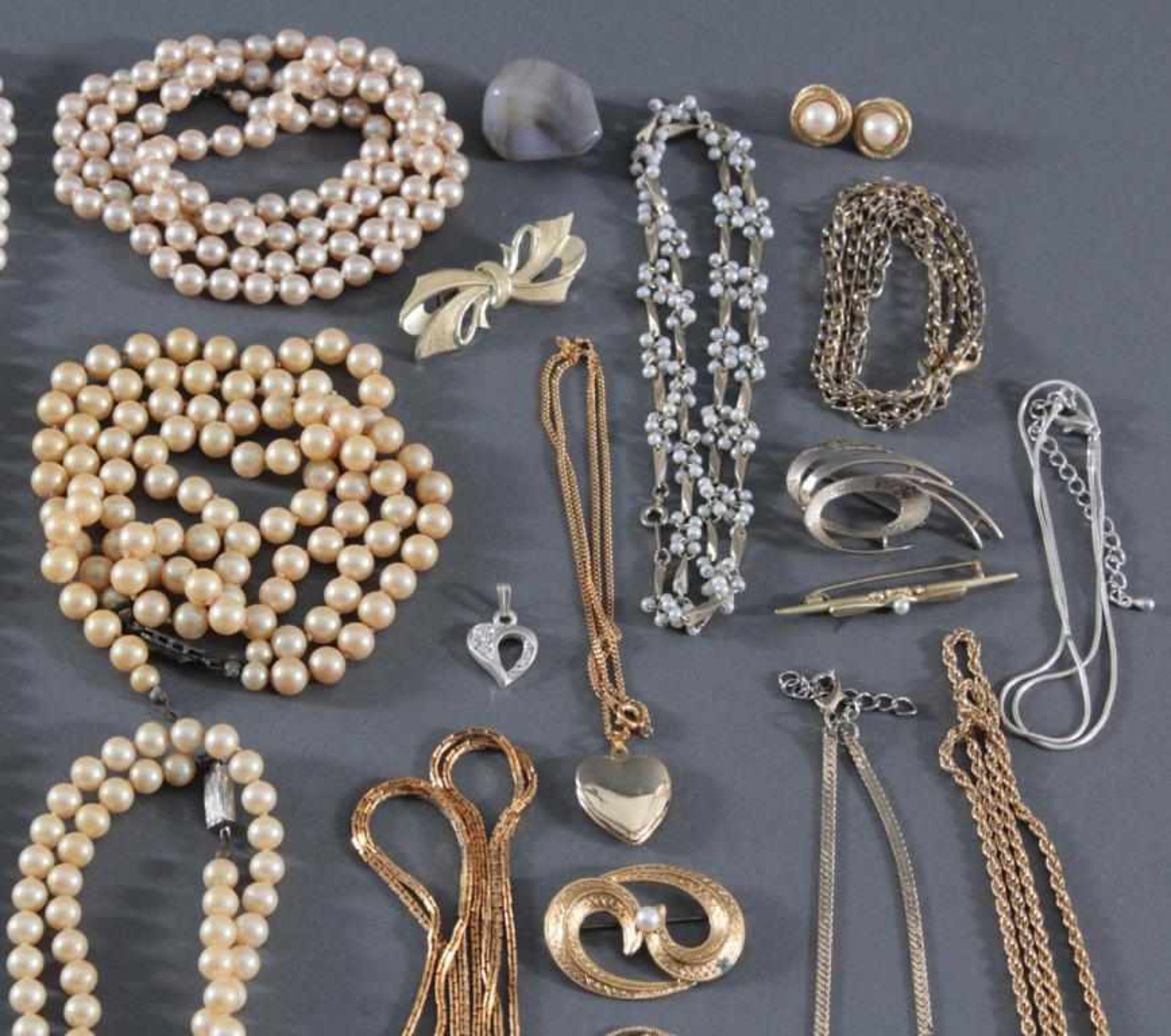 Konvolut ModeschmuckDamenarmbanduhren, Ohrstecker aus Sterlingsilber mit echten Perlen, - Image 4 of 4