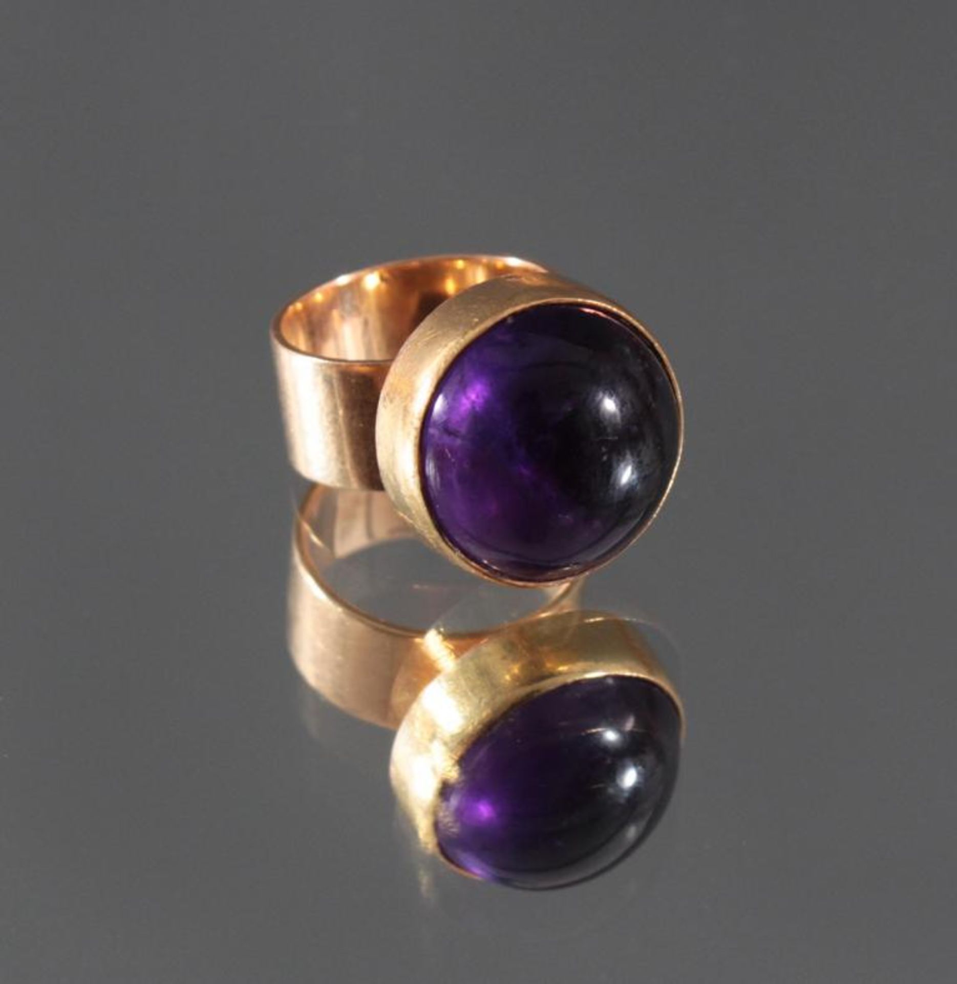 Damenring 14 Karat Gelbgold mit AmethystcabochonGold geprüft, runder Amethyst ca. Durchmesser 1,5