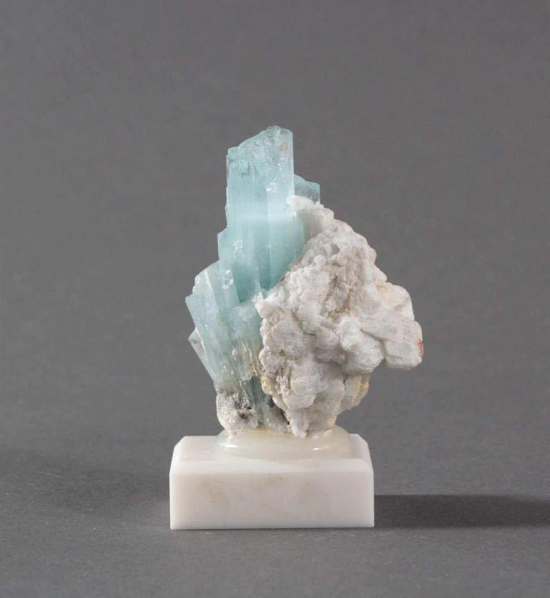 Aquamarin beendeter Crystal, Transparent Sky Blue aus Pakistan68 g, ca. 340 ct. Höhe 6 cm ohne