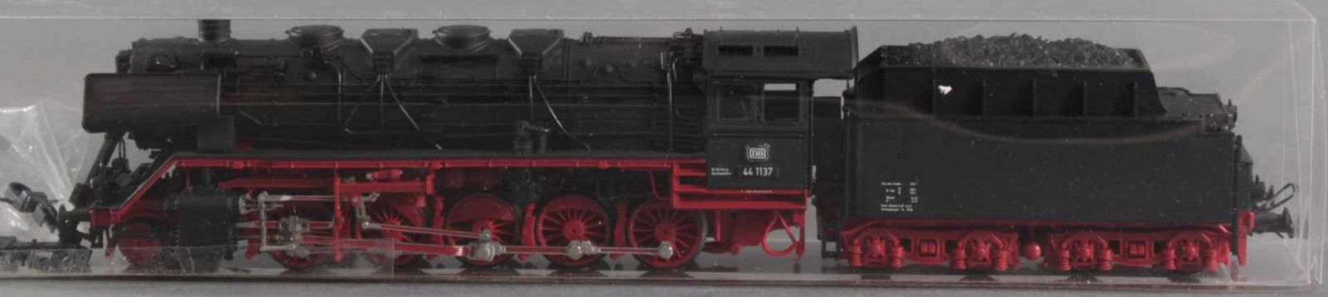 Roco HO Dampflok 44 1137 mit 5 Brawa GüterwaggonsModellnummer der Waggons 47042, 47043, 2052, 2060 - Image 2 of 2