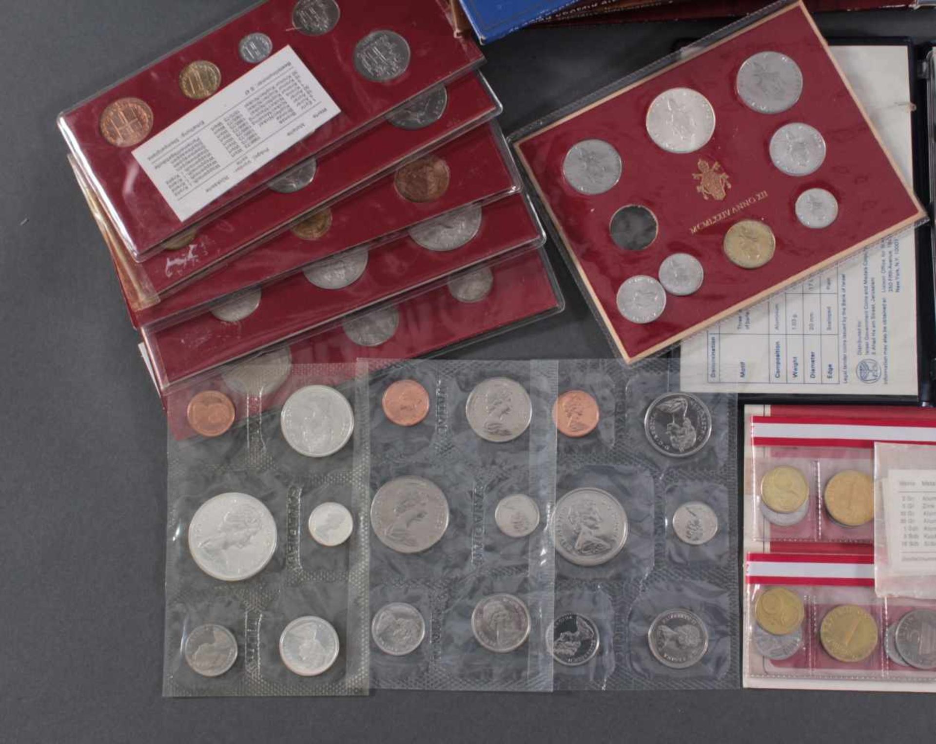 38 Kursmünzensätze "Alle Welt"7x Kanada aus den Jahren 1965-1973.6x Israel 1973, 1974, 1977, 1978, - Image 2 of 4