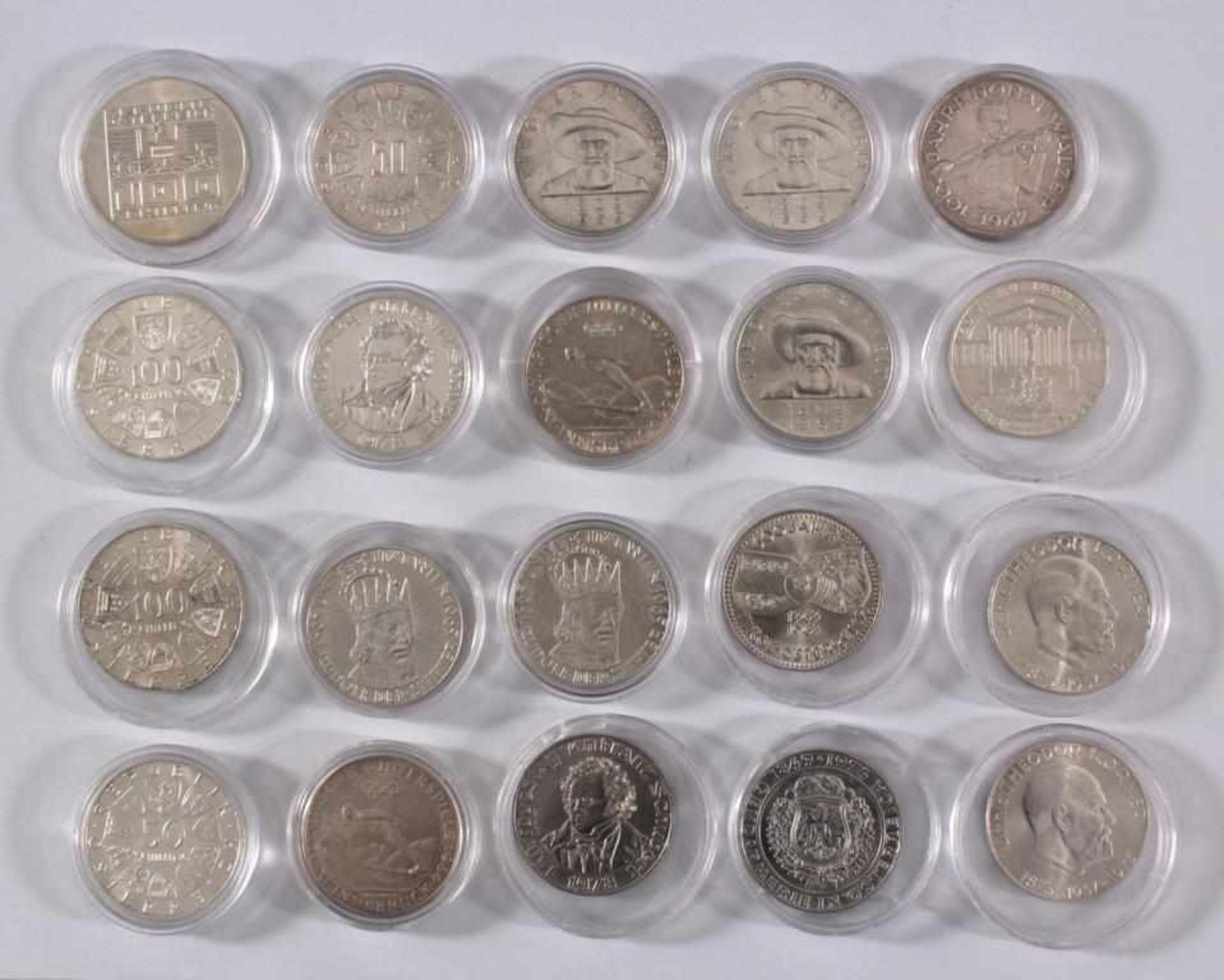 Österreich, 50 und 100 Schilling Gedenkmünzen in Lindner Münzbox20 Stück, 3 x 100 Schilling und