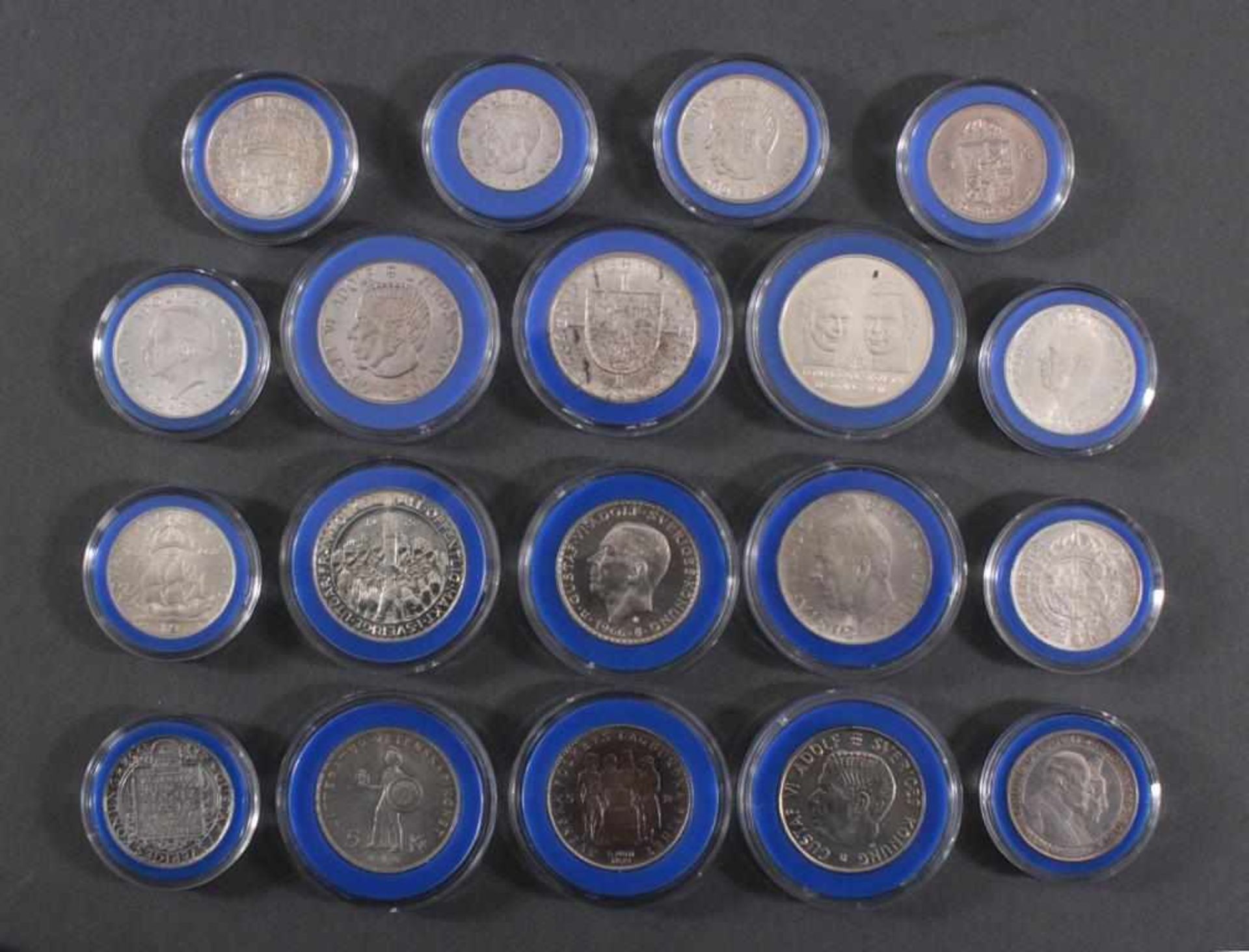 Schweden, 19 Silbermünzen 1907-1976, alle in Münzkapseln1 Kronor 1964 in vz. 2x 2 Kronor 1907, 21,
