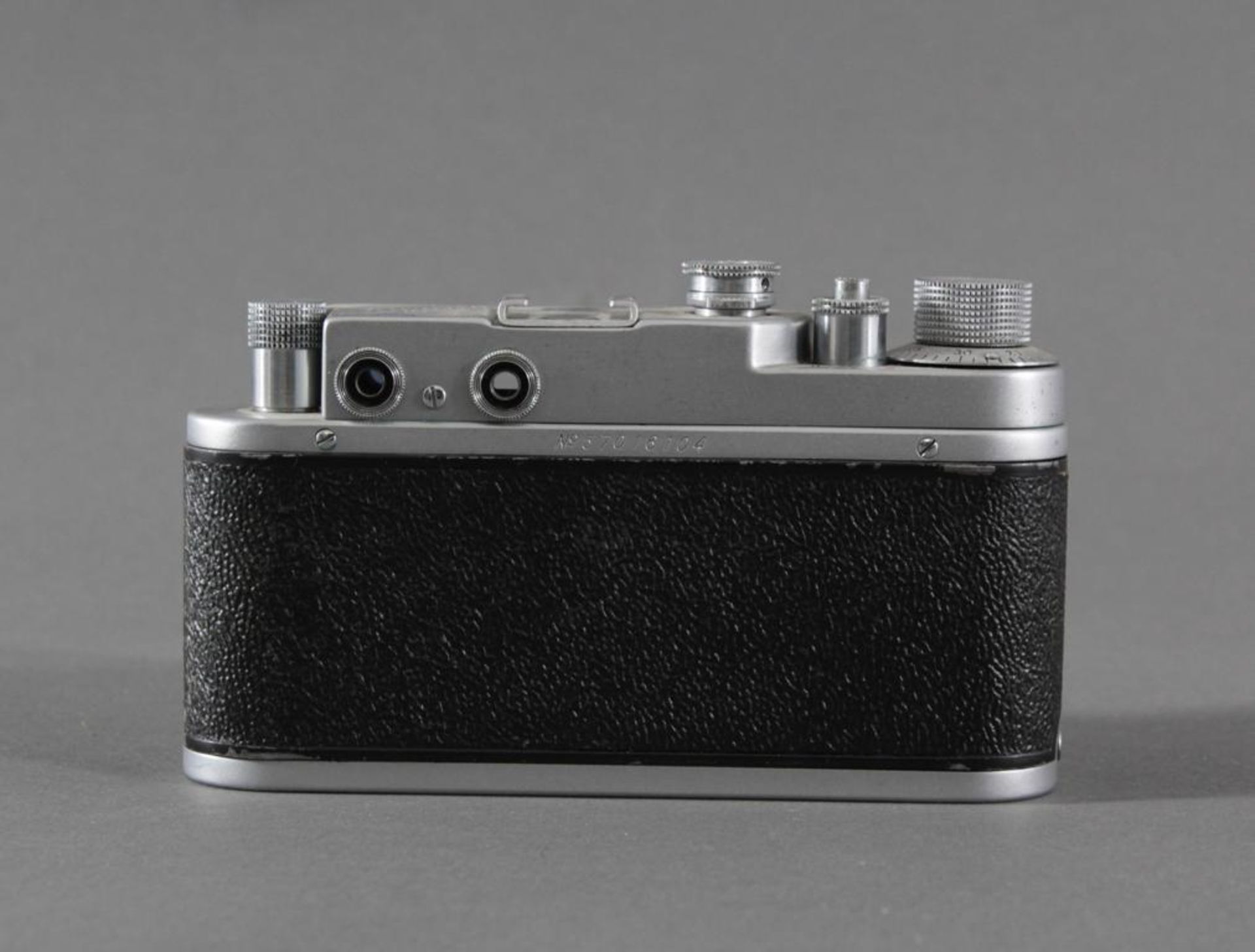 Russischer Leica Nachbau, FotoaparatMit Objektiv, 1:2,8 F=5cm, Nummeriert 325497, Kamera 57016104 - Bild 3 aus 4