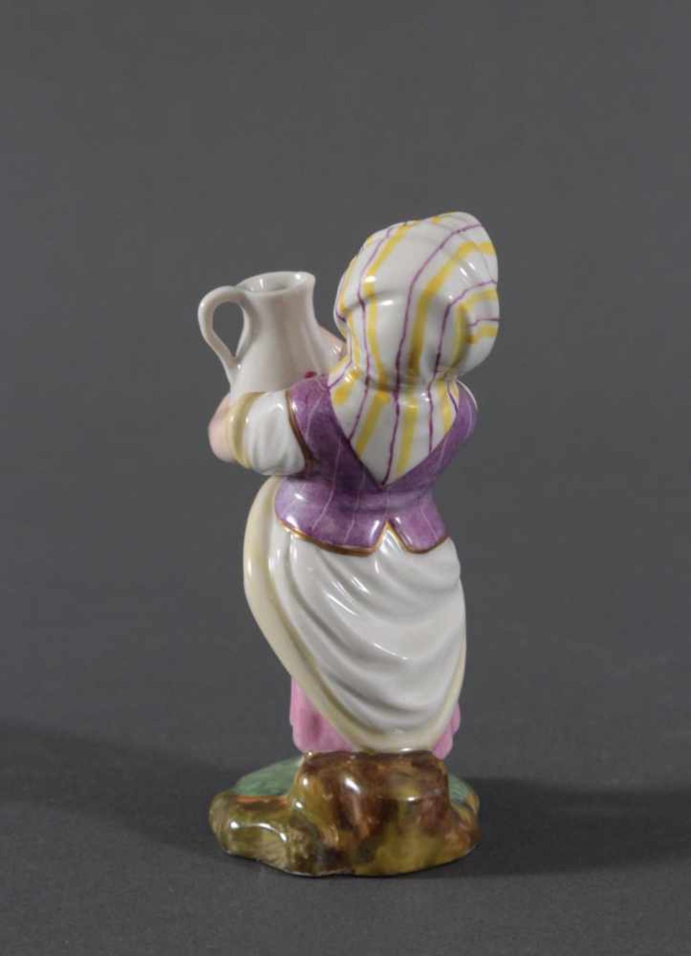 Porzellanfigur, Höchster Porzellanmanufaktur, "Mädchen mit Kanne"Porzellan, naturalistische - Bild 4 aus 7
