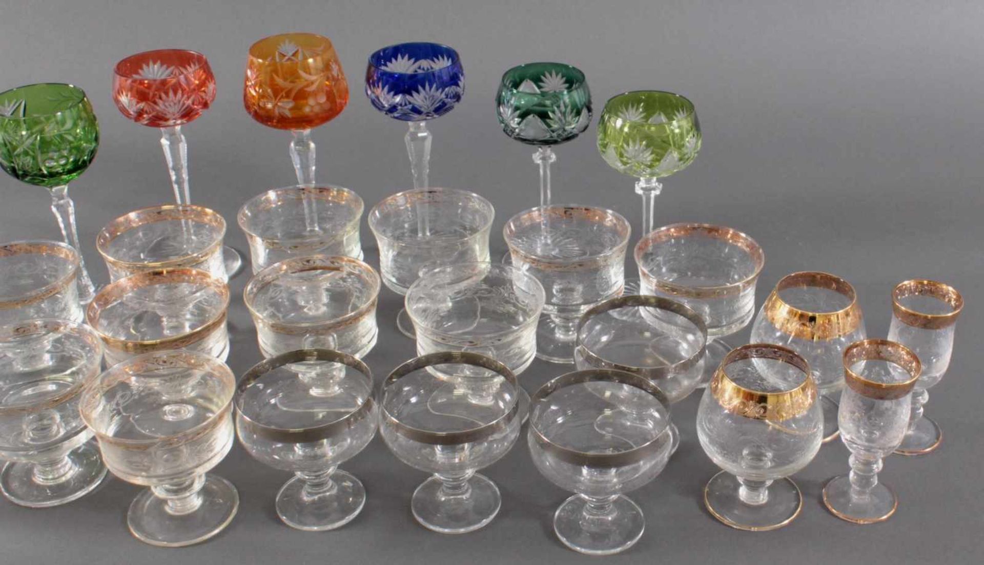 Trinkgläser Konvolut, 29 StückFarbloses Kristallgläser. 6 Römer, verschiedenfarbig, unterschiedliche - Bild 3 aus 4