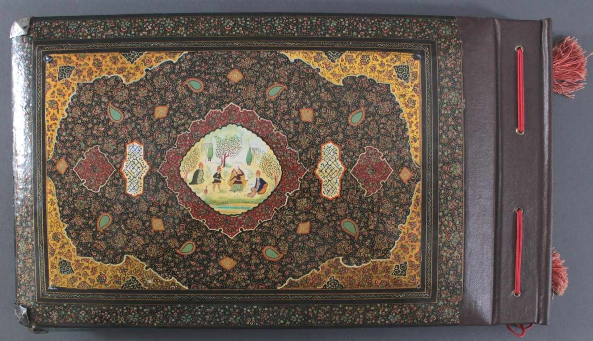 Persisches Fotoalbum mit prächtiger Miniaturmalerei und Einlegearbeit, 2. Hälfte 20. Jh.Einband - Bild 3 aus 5