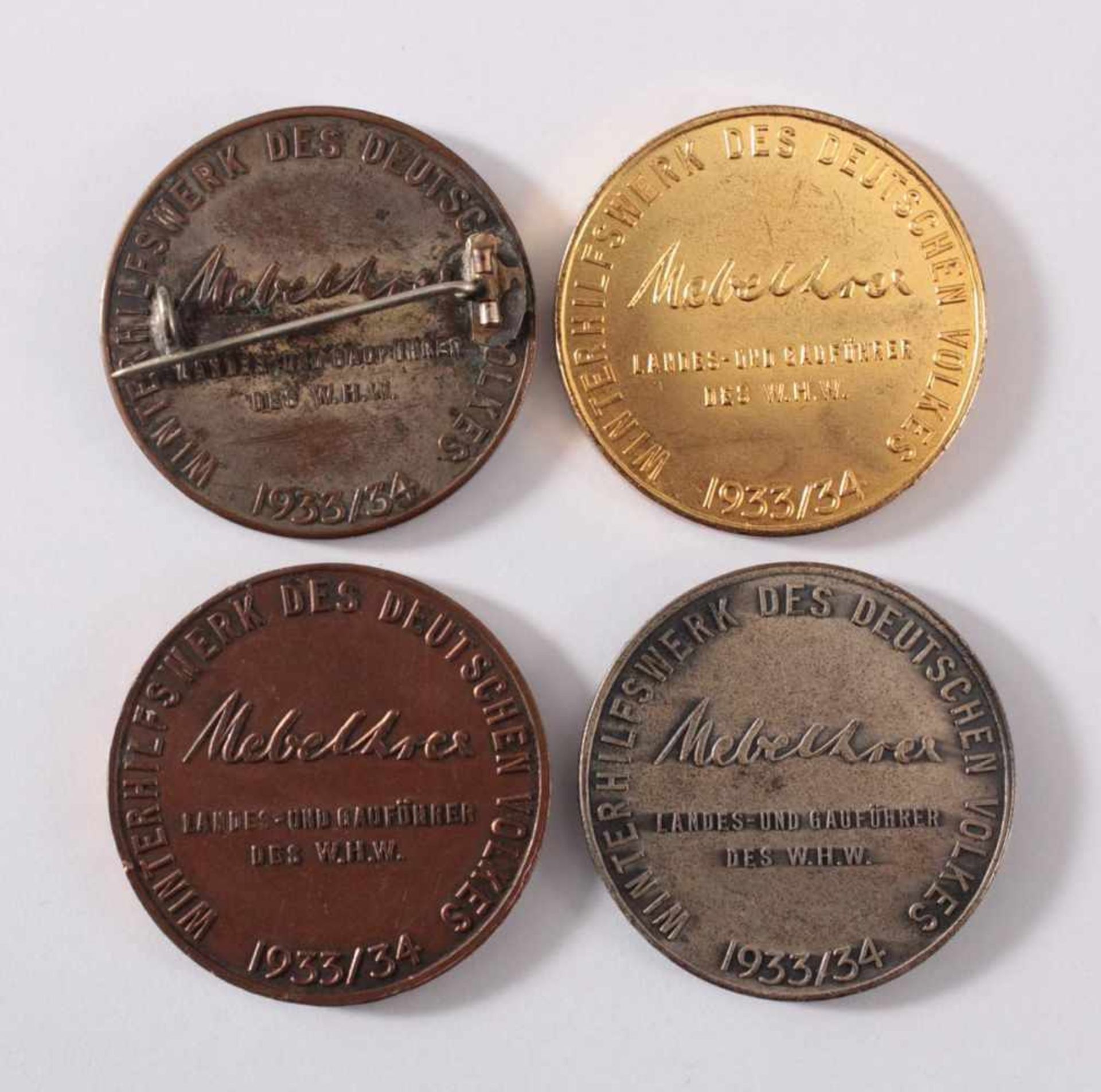 4 Medaillen Hitlers Dank - Gau Halle-MeerseburgBuntmetall, 1x silbern, 2x kupfern, 1x goldfarben. - Image 2 of 2